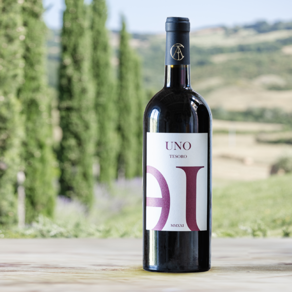 Merlot red wine UNO Podere Tesoro |Vineyard | Tuscany